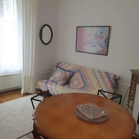 Grand Proche Cathedrale Apartment *